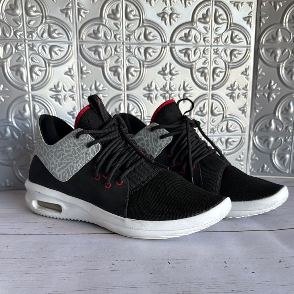 Air Jordan First Class